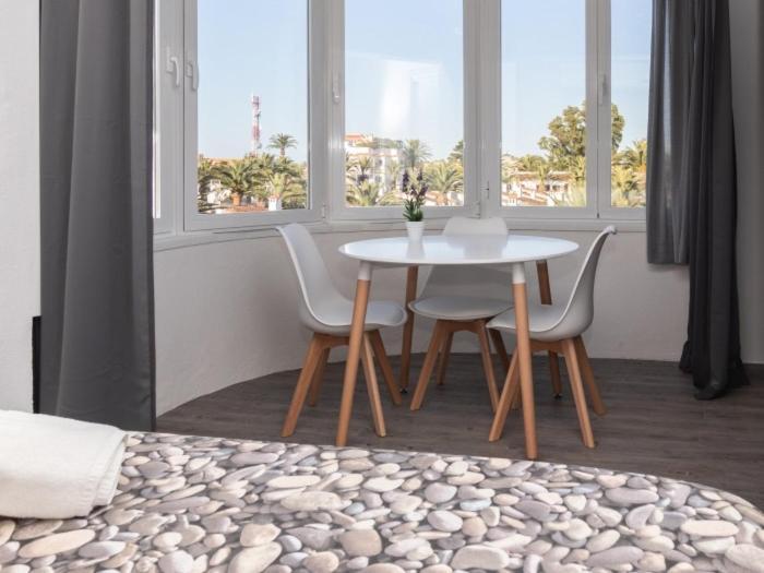 Moderno Apartamento Hasta 4 Personas Wifi Gratis Căn hộ